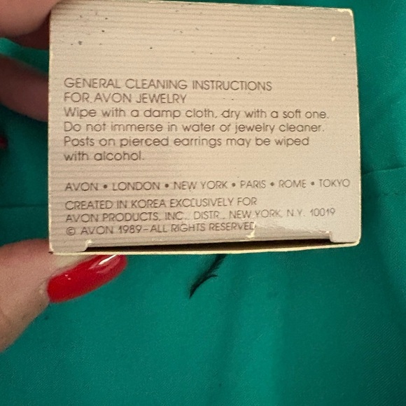 1989 Avon Frosted Purple Grapes Clip Earrings Gold Tone Dangle Drop Cluster - Picture 5 of 6